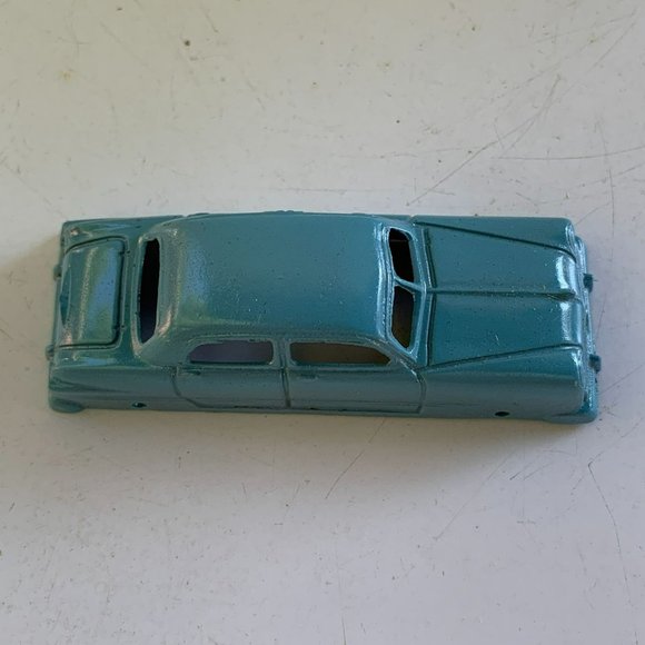 Tootsietoy 1950s 4-Door Car Body Shell, Dual Front Windows Collectible Toy - Picture 8 of 10